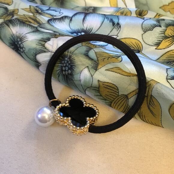 Shopeunoia Boutique Accessories - Black & Matte Gold Flower & Pearl  Hair Tie